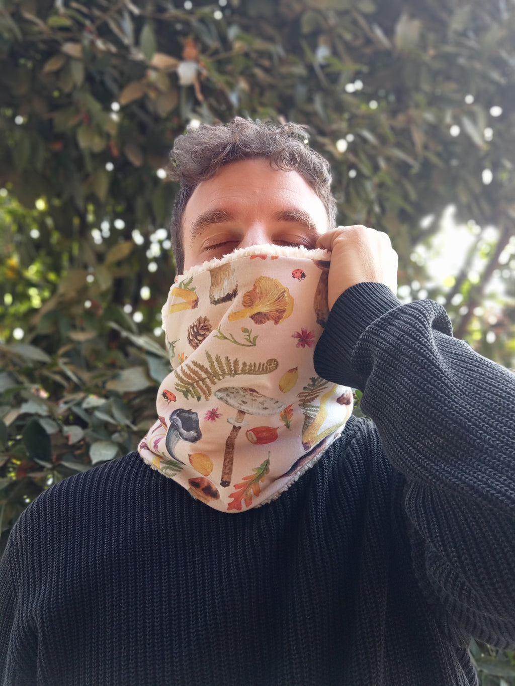 Cuello setas y bosque